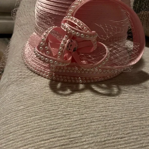 New Pink with pearls fancy statement hat. - www.disolcolor.com